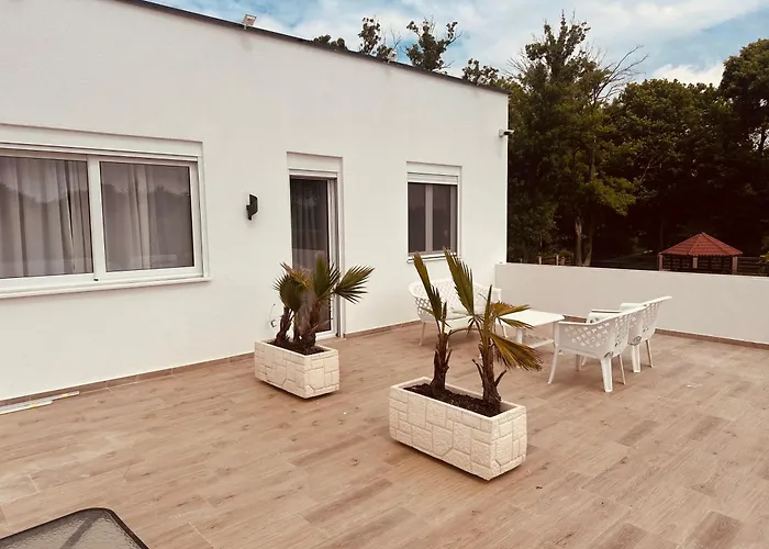 Twins Apartments